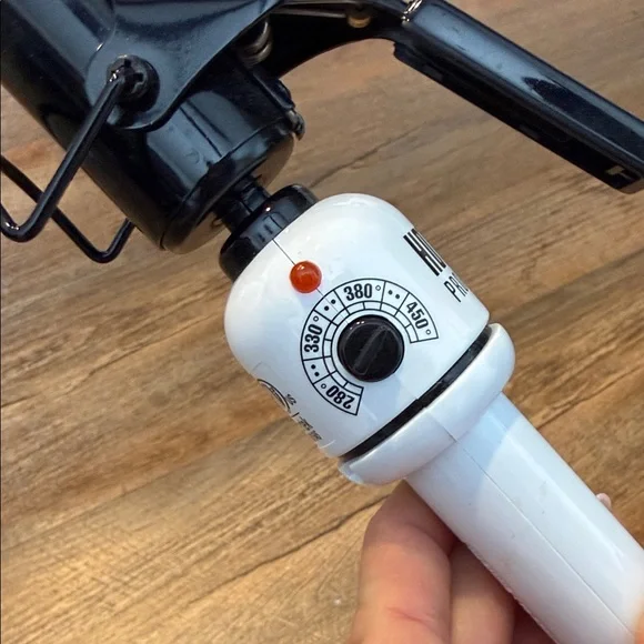 White and Black Curling Iron - Picture 4 of 9